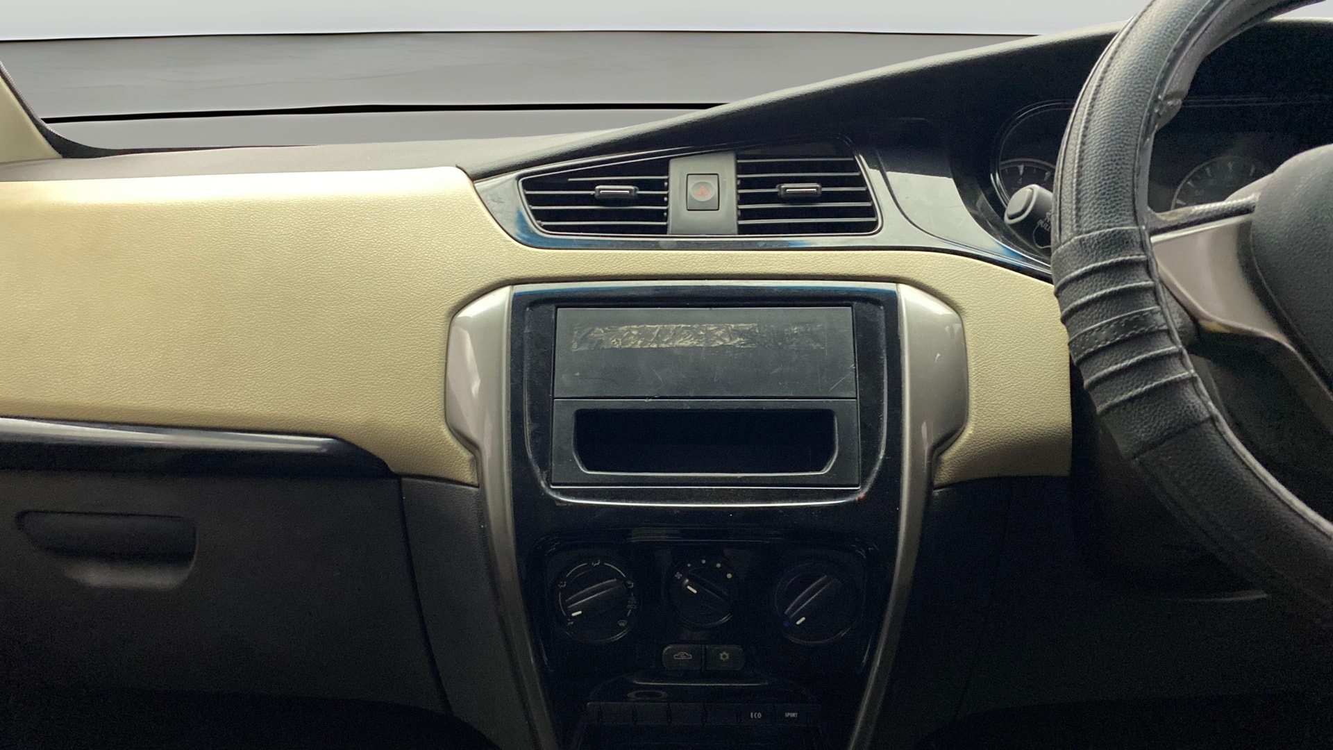 View 2016 Tata Zest XE Petrol Image 17 Used 2016 Tata Zest XE Petrol Image 17