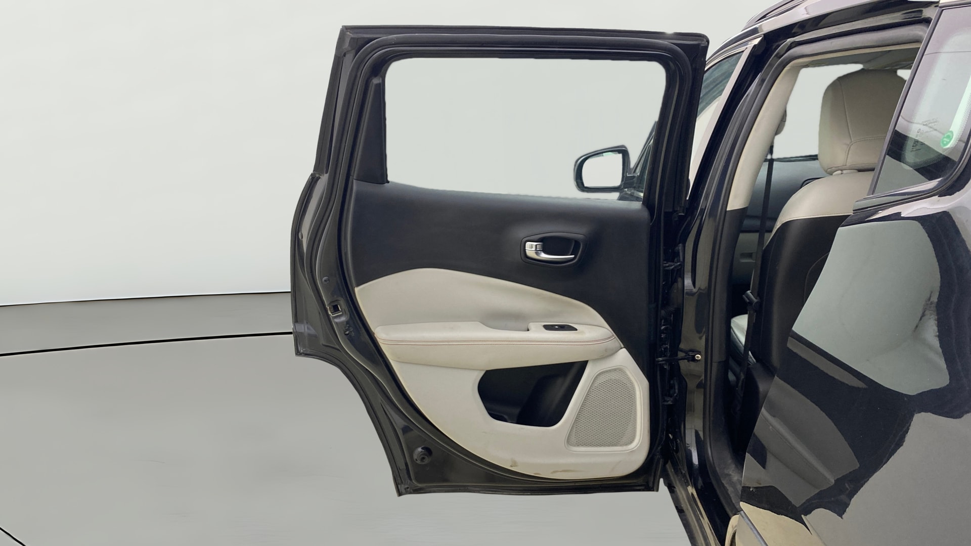 View 2018 Jeep Compass Limited 1.4 Multi AIR Petrol DDCT AT BS IV Image 15 Used 2018 Jeep Compass Limited 1.4 Multi AIR Petrol DDCT AT BS IV Image 15
