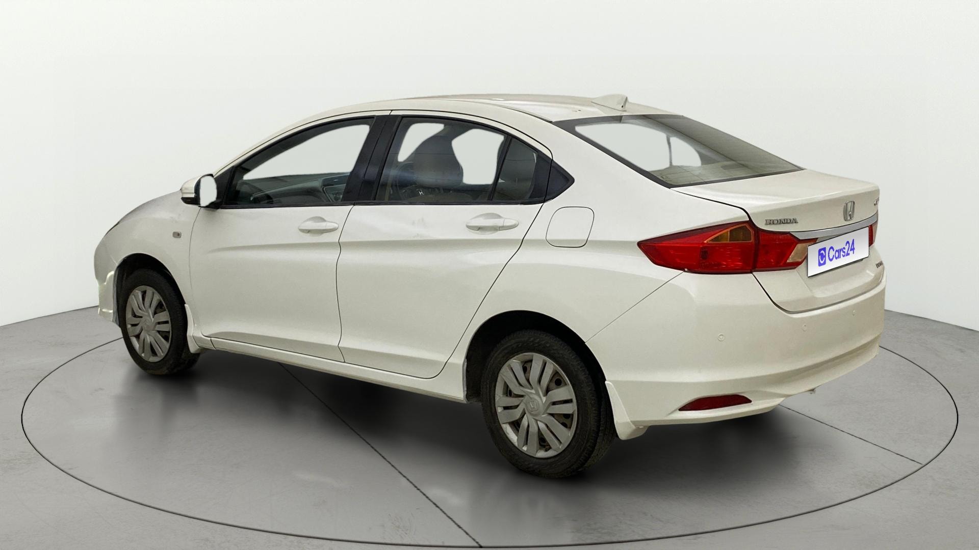 View 2015 Honda City ZX MT Diesel Anniversary Edition Image 2 Used 2015 Honda City ZX MT Diesel Anniversary Edition Image 2