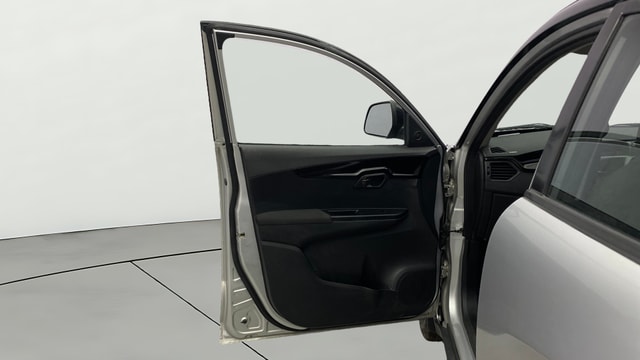 View Mahindra KUV100 Image 30 Used Mahindra KUV100 Image 30
