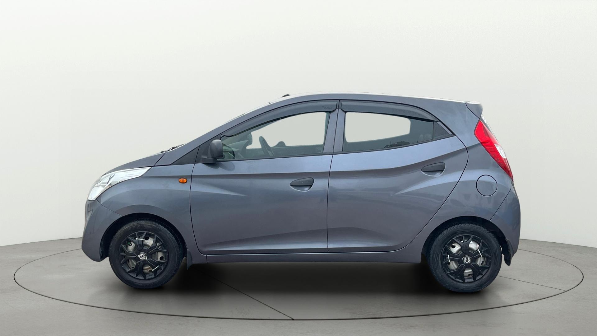 View 2018 Hyundai EON Era Plus Image 5 Used 2018 Hyundai EON Era Plus Image 5