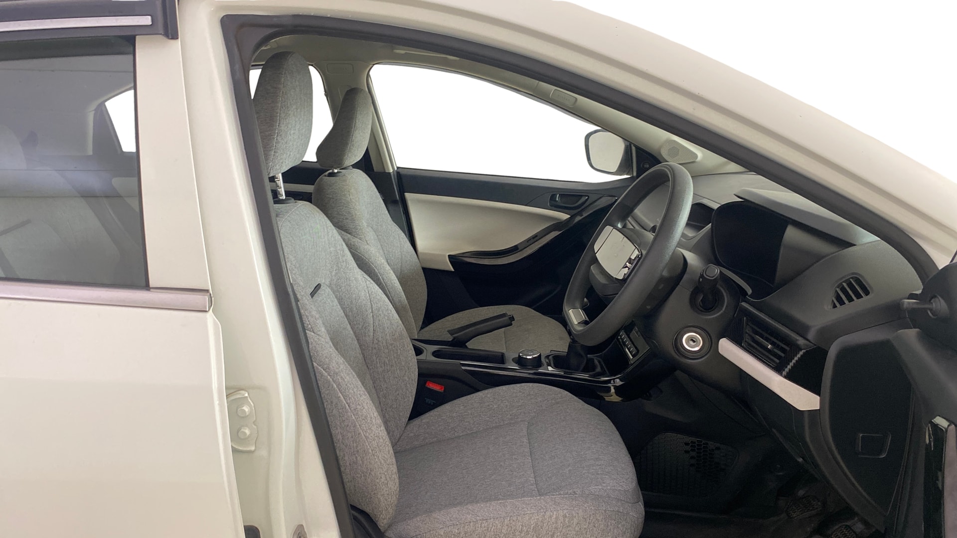 View 2026 Tata Curvv Smart 1.2 Revotron Petrol 6MT Image 25 Used 2026 Tata Curvv Smart 1.2 Revotron Petrol 6MT Image 25