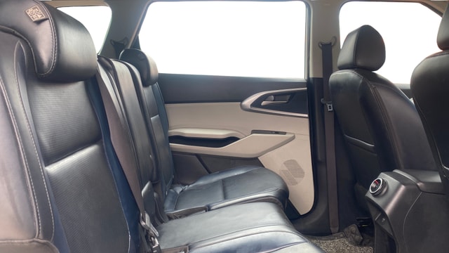 View Kia Carens Image 30 Used Kia Carens Image 30