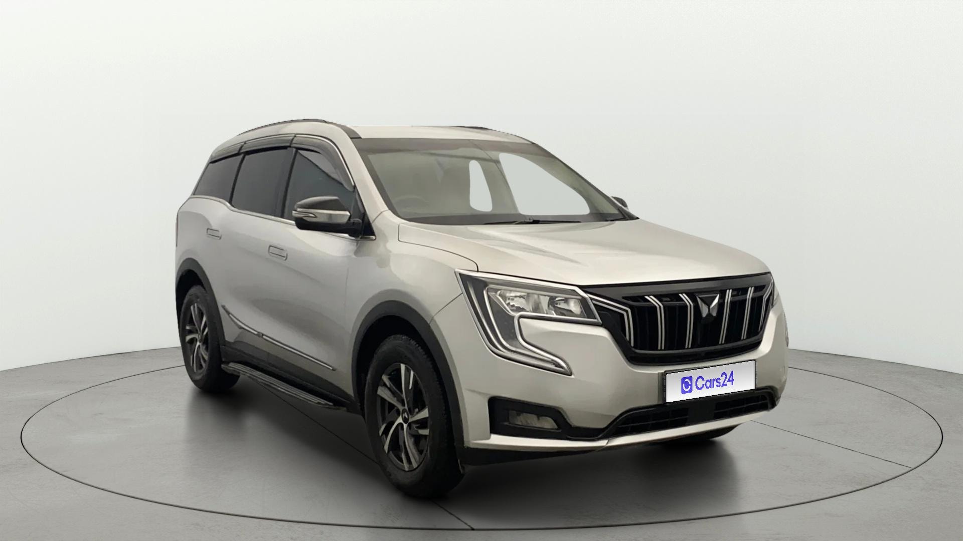 View 2022 Mahindra XUV700 MX Petrol 5 STR Image 22 Used 2022 Mahindra XUV700 MX Petrol 5 STR Image 22