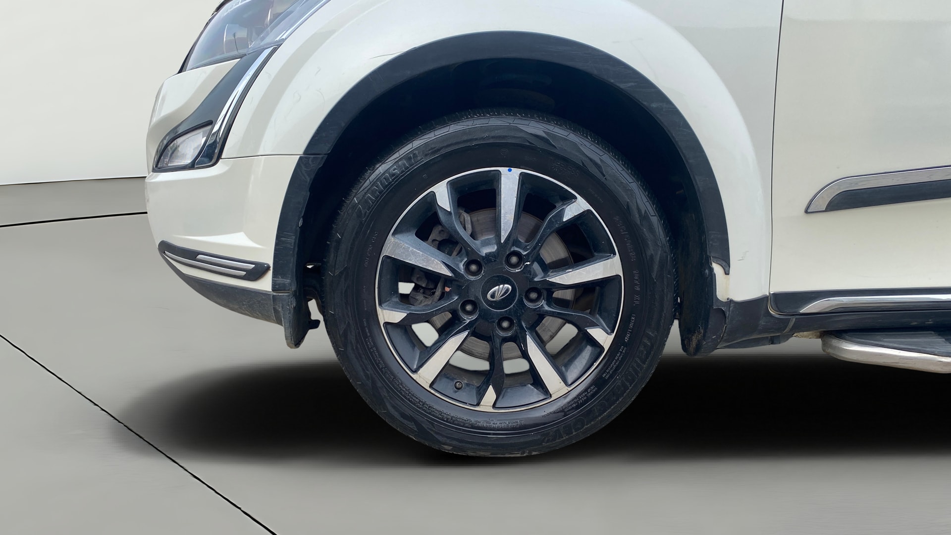 View 2020 Mahindra XUV500 W11 Image 30 Used 2020 Mahindra XUV500 W11 Image 30