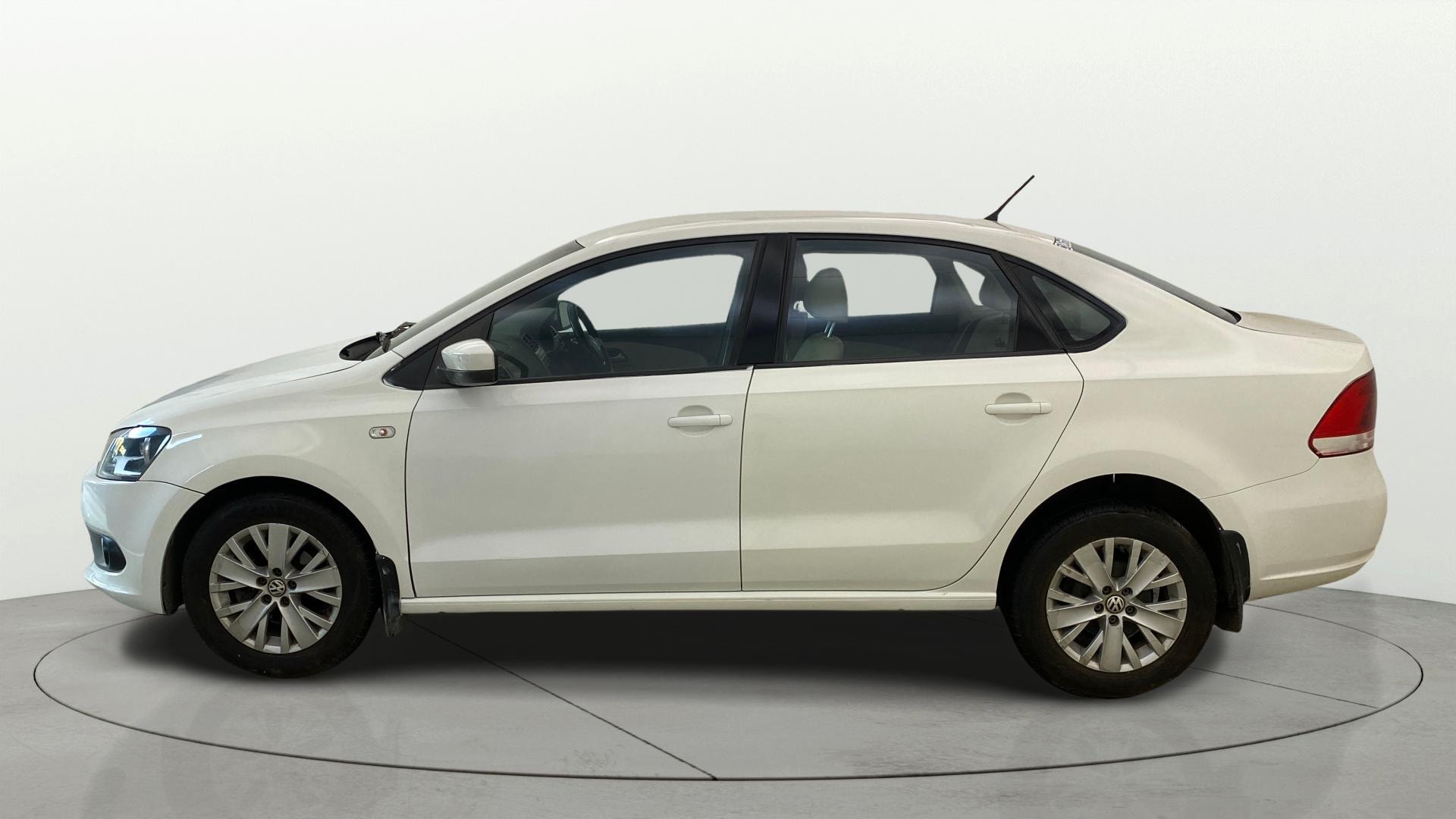 View 2015 Volkswagen Vento DSG Image 5 Used 2015 Volkswagen Vento DSG Image 5