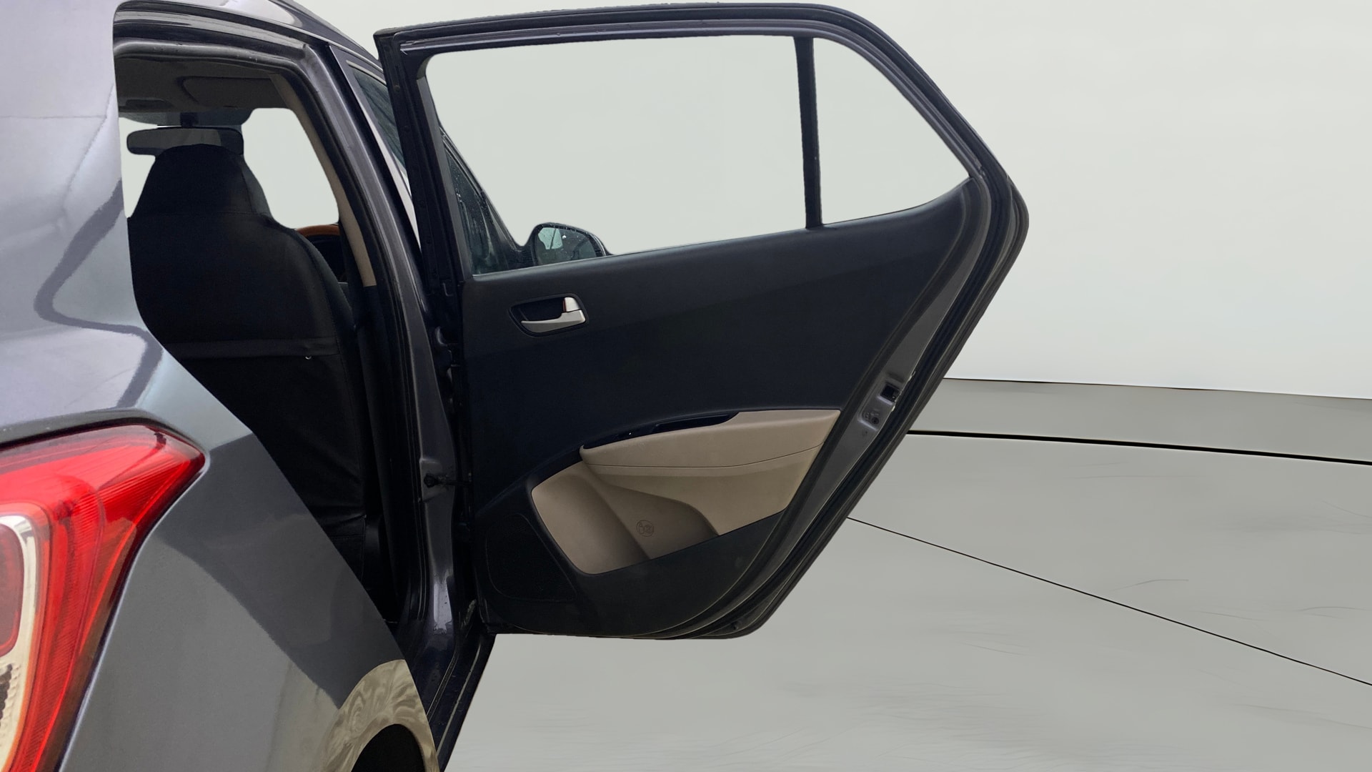 View 2015 Hyundai Grand i10 Sportz 1.2 Kappa Image 7 Used 2015 Hyundai Grand i10 Sportz 1.2 Kappa Image 7