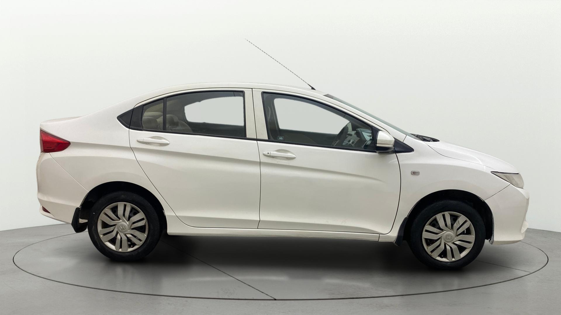 View 2015 Honda City ZX MT Diesel Anniversary Edition Image 8 Used 2015 Honda City ZX MT Diesel Anniversary Edition Image 8