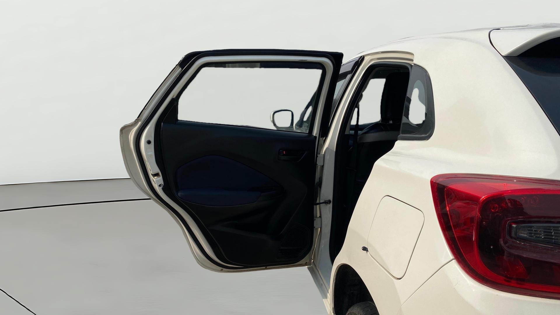 View 2022 Maruti Suzuki 1000 Base Variant Image 22 Used 2022 Maruti Suzuki 1000 Base Variant Image 22