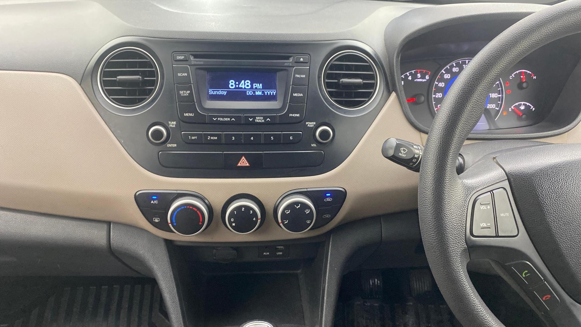 View 2015 Hyundai Grand i10 1.1 Sportz Diesel Image 17 Used 2015 Hyundai Grand i10 1.1 Sportz Diesel Image 17
