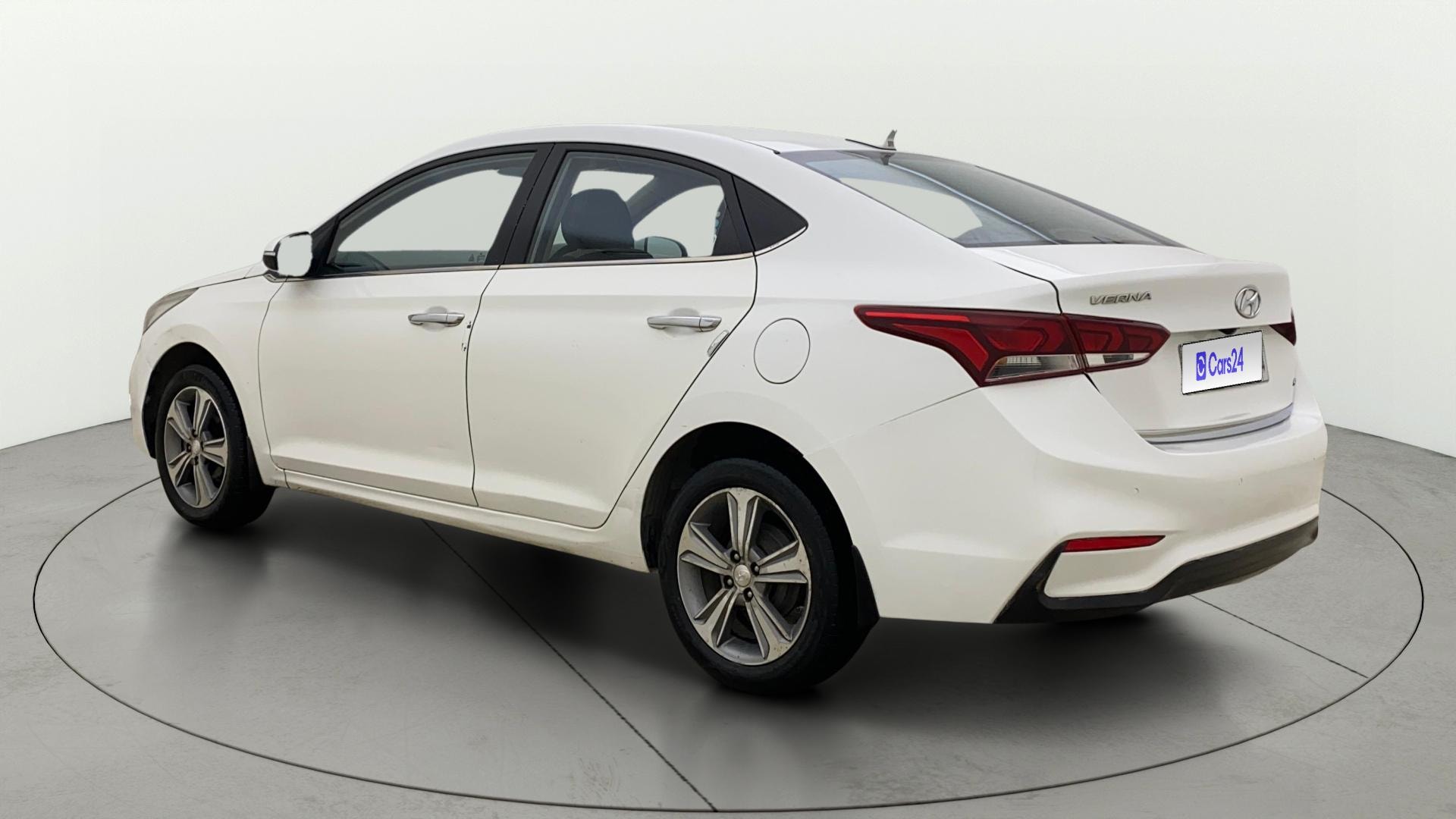 View 2019 Hyundai Verna 1.4 VTVT E Image 2 Used 2019 Hyundai Verna 1.4 VTVT E Image 2