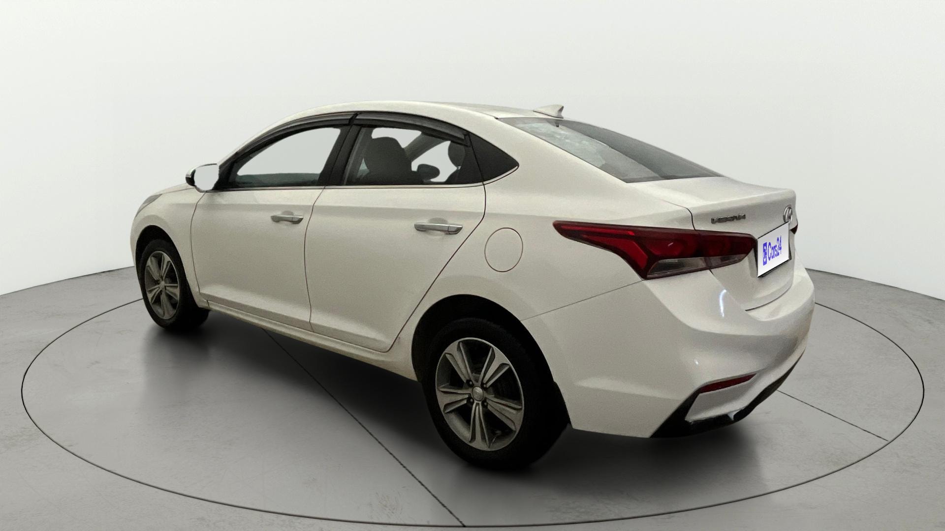 View 2019 Hyundai Verna 1.6 VTVT SX Image 2 Used 2019 Hyundai Verna 1.6 VTVT SX Image 2