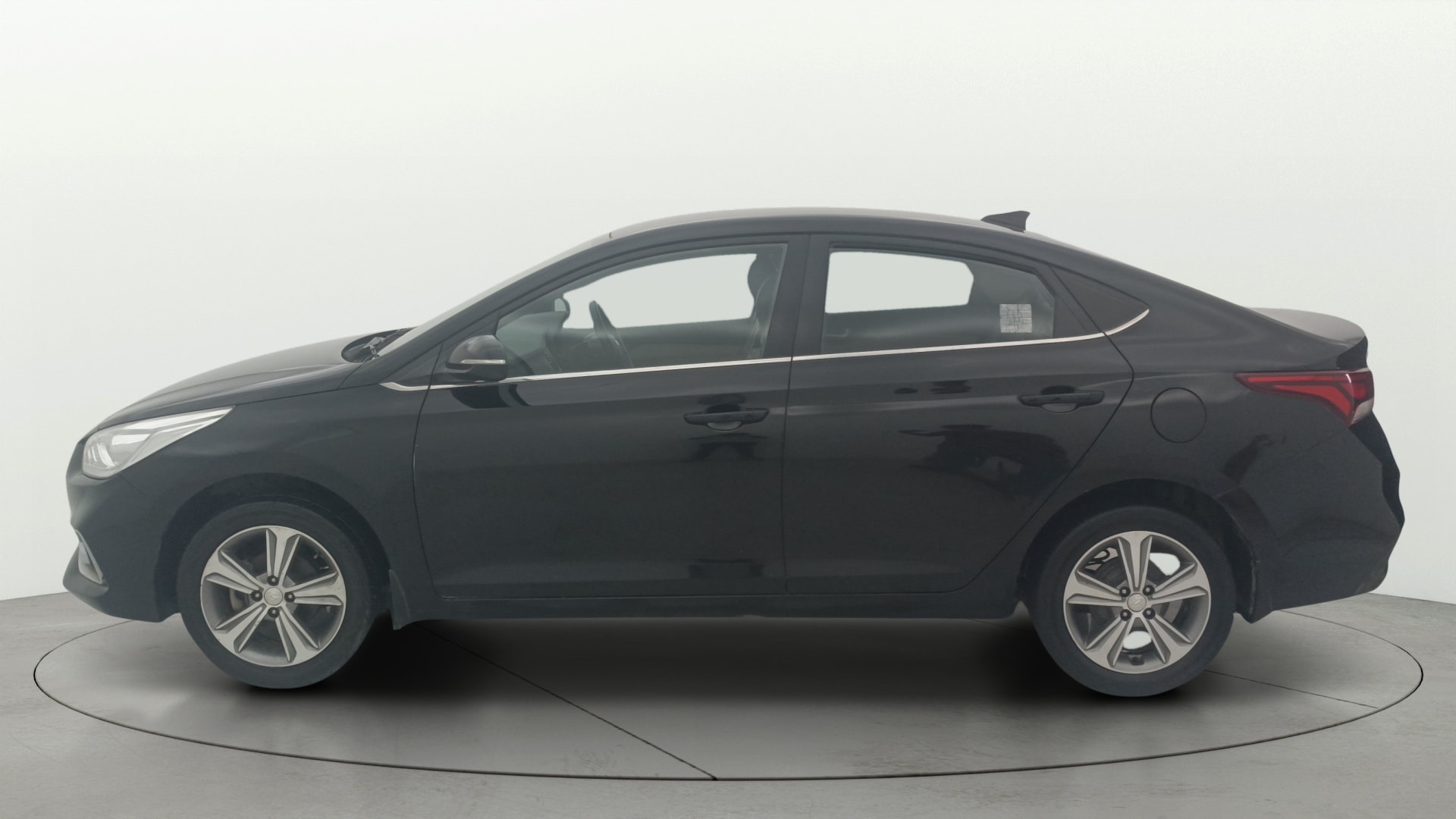View 2018 Hyundai Verna 1.6 VTVT SX Image 6 Used 2018 Hyundai Verna 1.6 VTVT SX Image 6