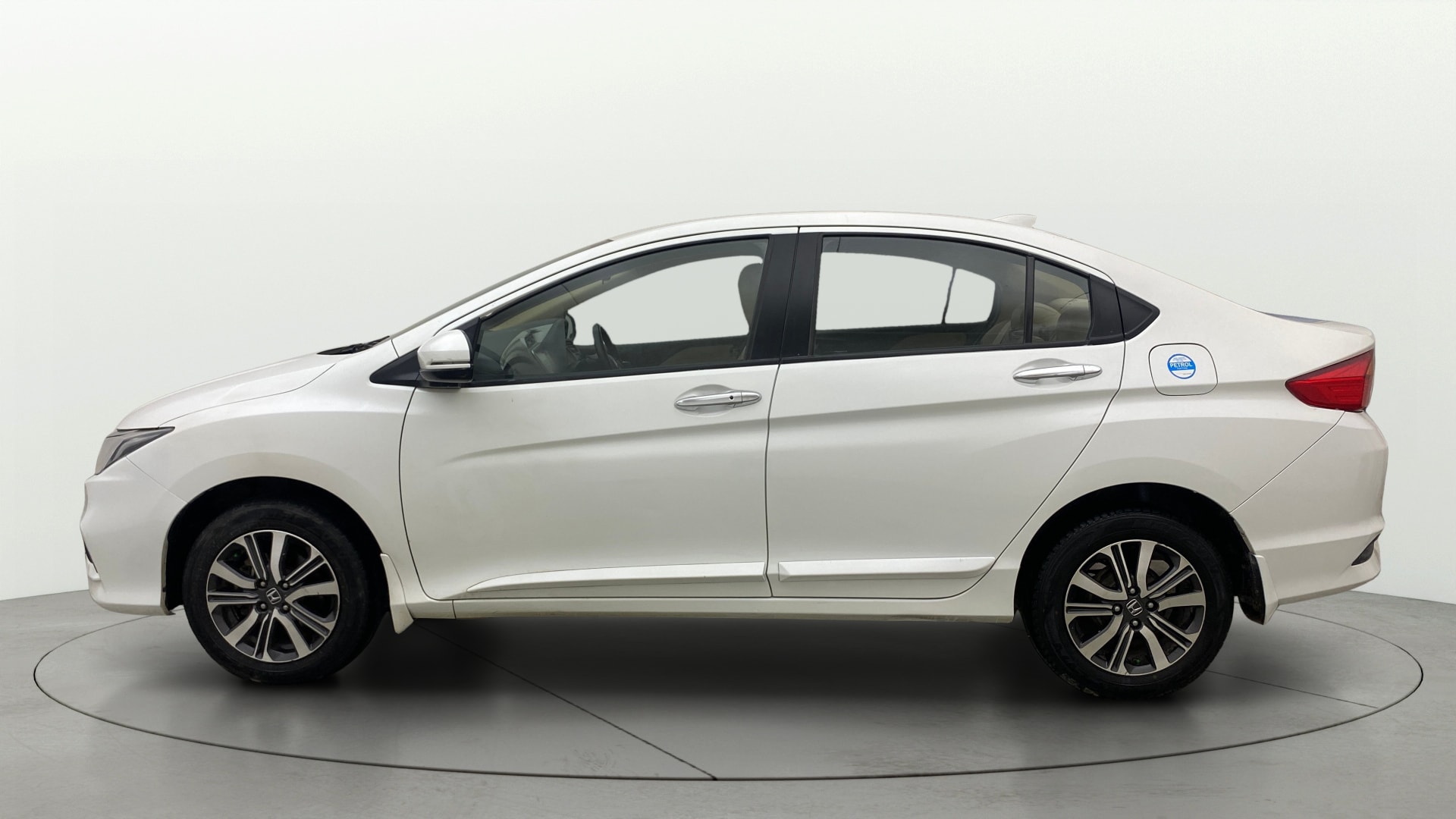 View 2017 Honda City ZX MT Diesel Anniversary Edition Image 6 Used 2017 Honda City ZX MT Diesel Anniversary Edition Image 6