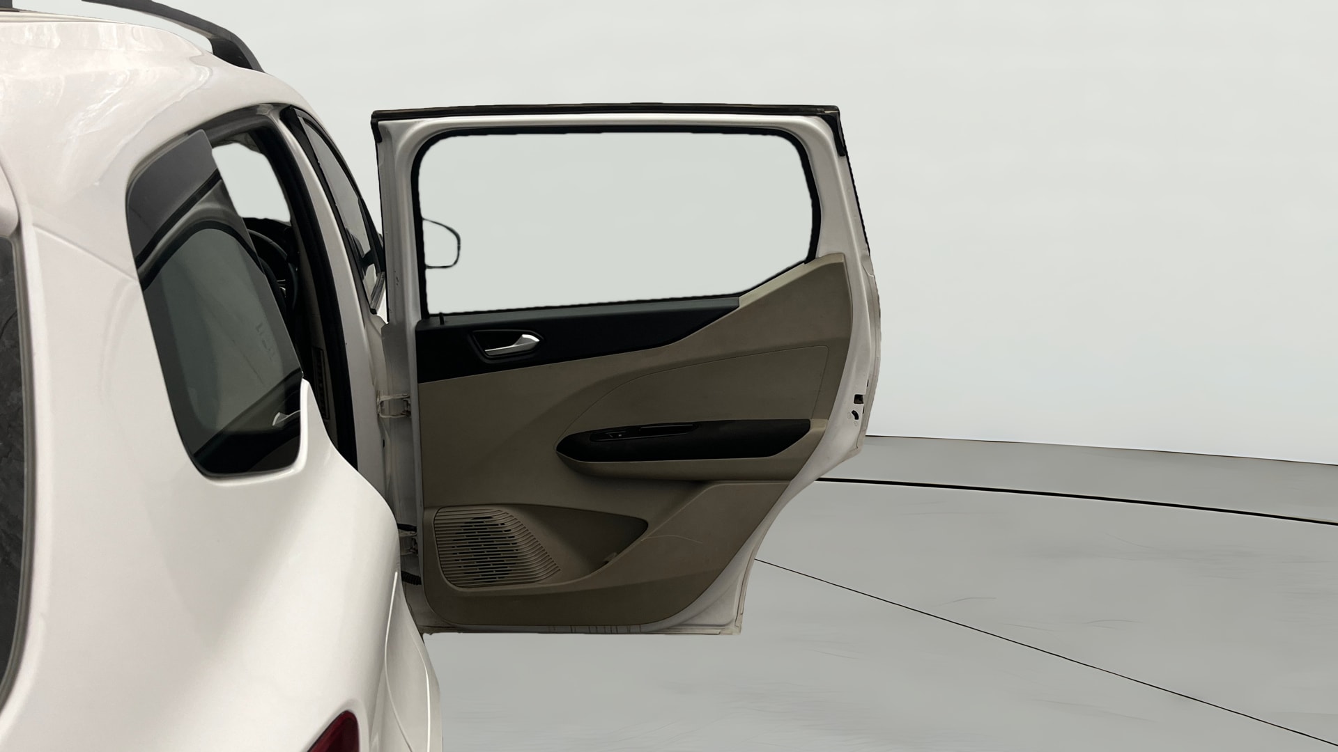 View 2019 Renault Triber RXZ Image 5 Used 2019 Renault Triber RXZ Image 5