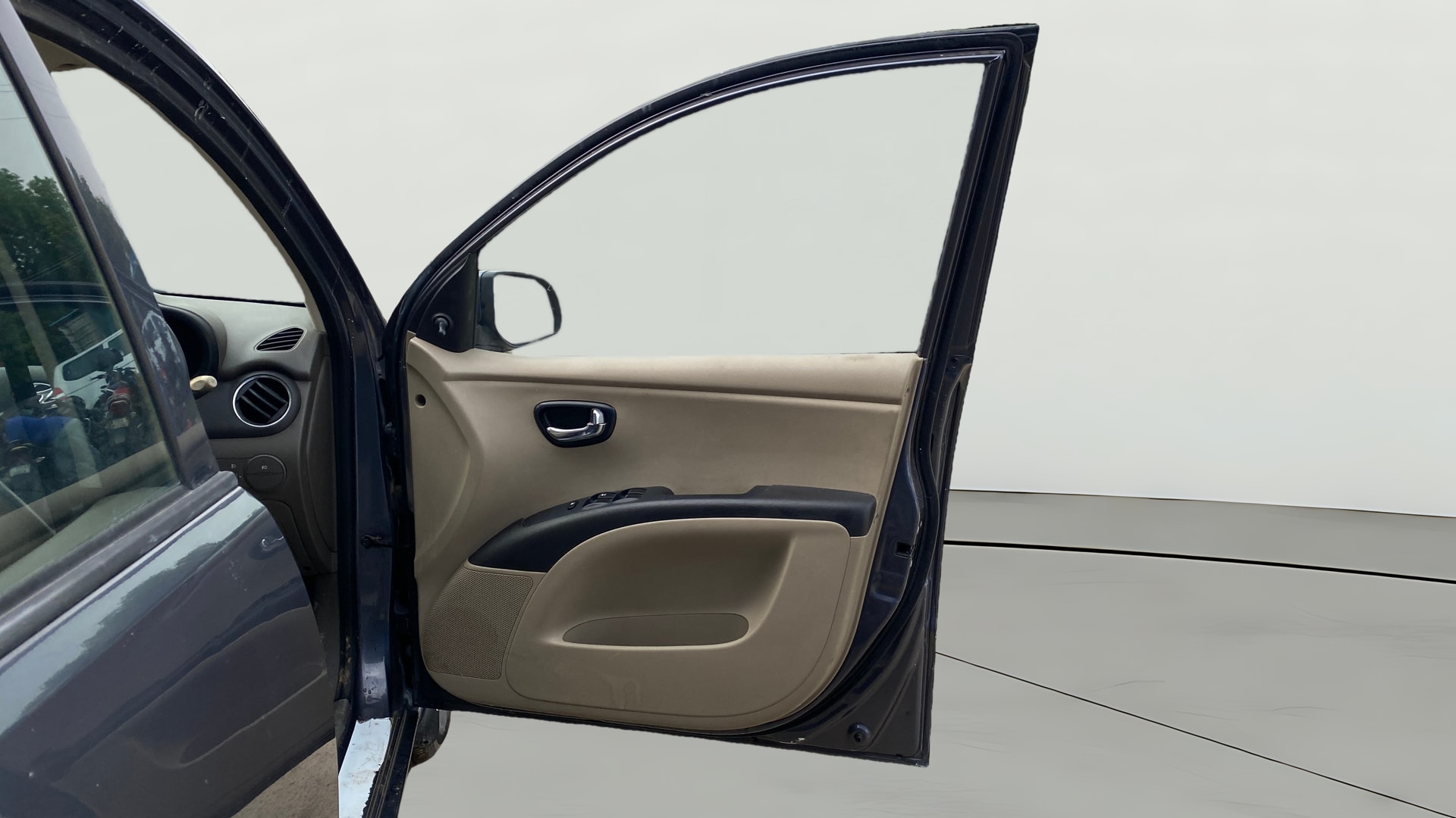 View 2014 Hyundai i10 1.2 Asta MT Image 43 Used 2014 Hyundai i10 1.2 Asta MT Image 43