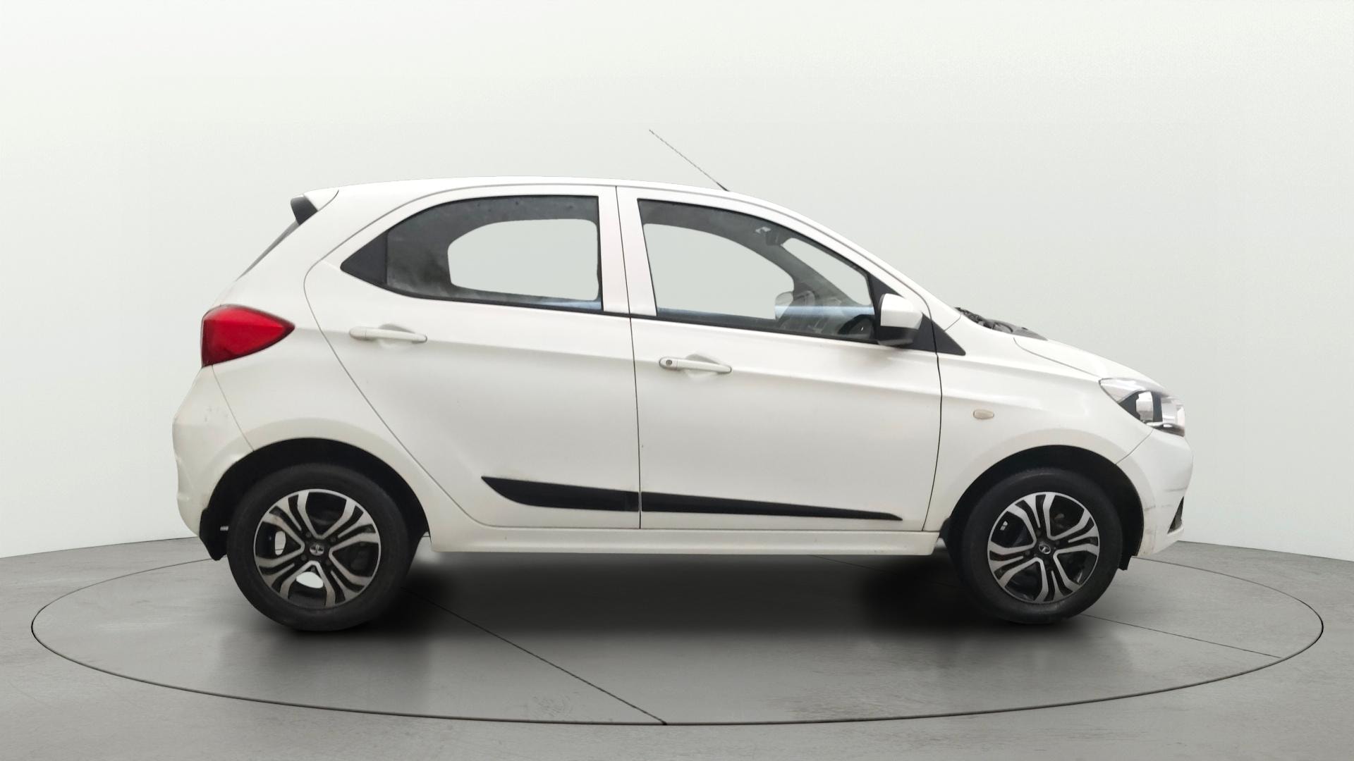 View 2019 Tata Tiago Revotorq XB Image 8 Used 2019 Tata Tiago Revotorq XB Image 8