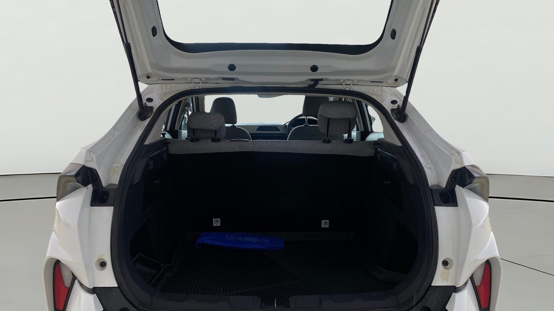 View 2026 Tata Curvv Smart 1.2 Revotron Petrol 6MT Image 36 Used 2026 Tata Curvv Smart 1.2 Revotron Petrol 6MT Image 36