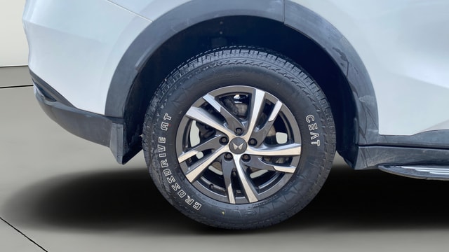 View Mahindra XUV700 Image 25 Used Mahindra XUV700 Image 25