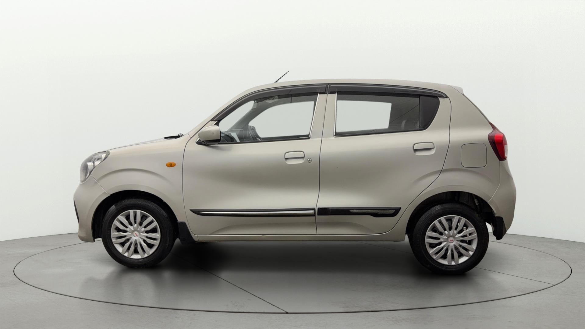 View 2022 Maruti Suzuki 1000 Base Variant Image 5 Used 2022 Maruti Suzuki 1000 Base Variant Image 5