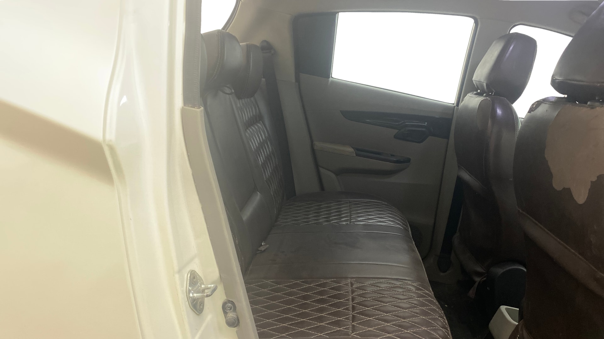View 2016 Mahindra KUV100 K8 Diesel 5 Seater BS IV Image 28 Used 2016 Mahindra KUV100 K8 Diesel 5 Seater BS IV Image 28