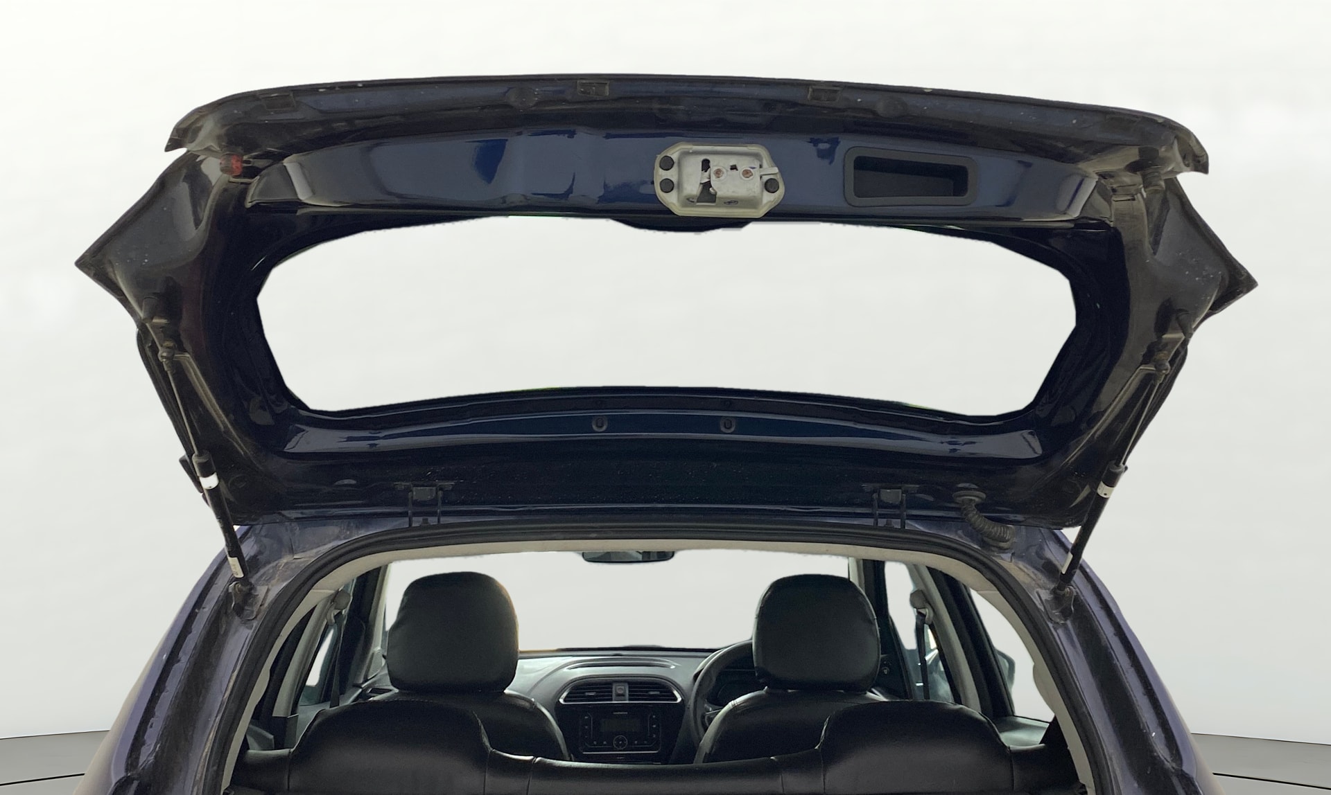 View 2023 Tata Tiago Revotorq XB Image 16 Used 2023 Tata Tiago Revotorq XB Image 16