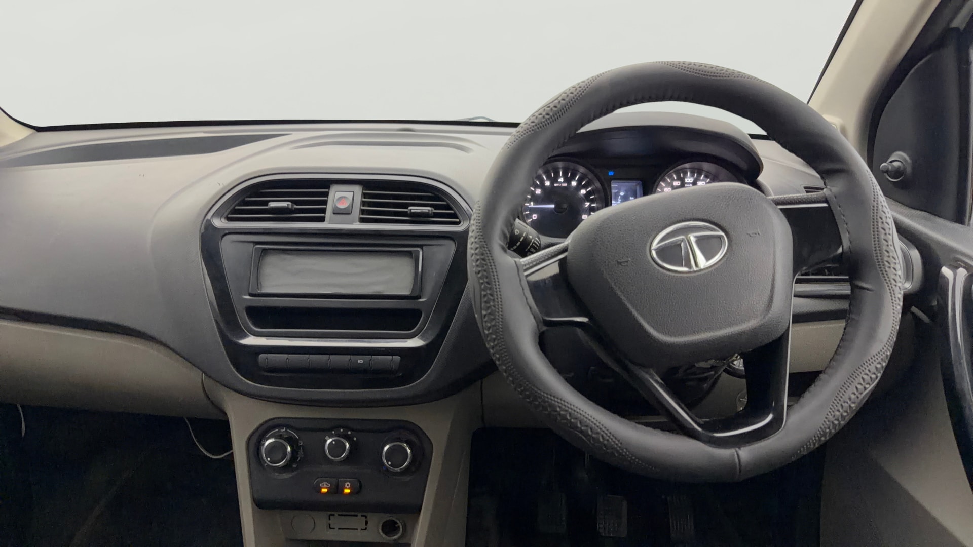View 2018 Tata Tiago Revotorq XB Image 20 Used 2018 Tata Tiago Revotorq XB Image 20