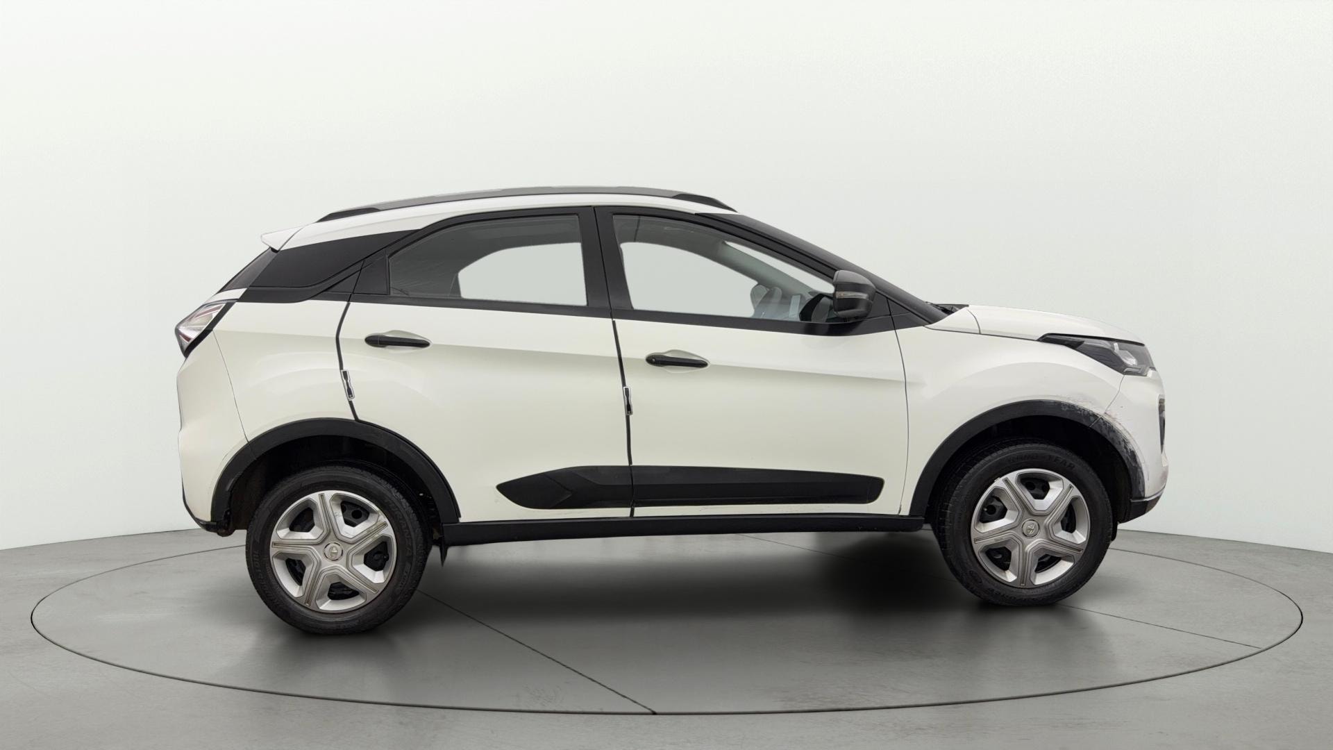 View 2022 Tata Nexon Revotron XE Image 26 Used 2022 Tata Nexon Revotron XE Image 26