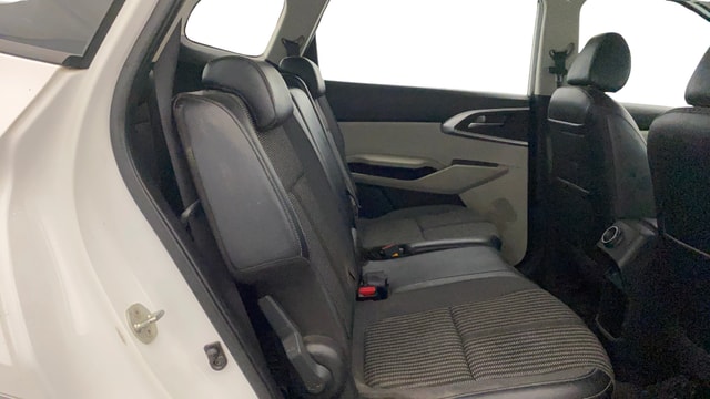 View Kia Carens Image 35 Used Kia Carens Image 35