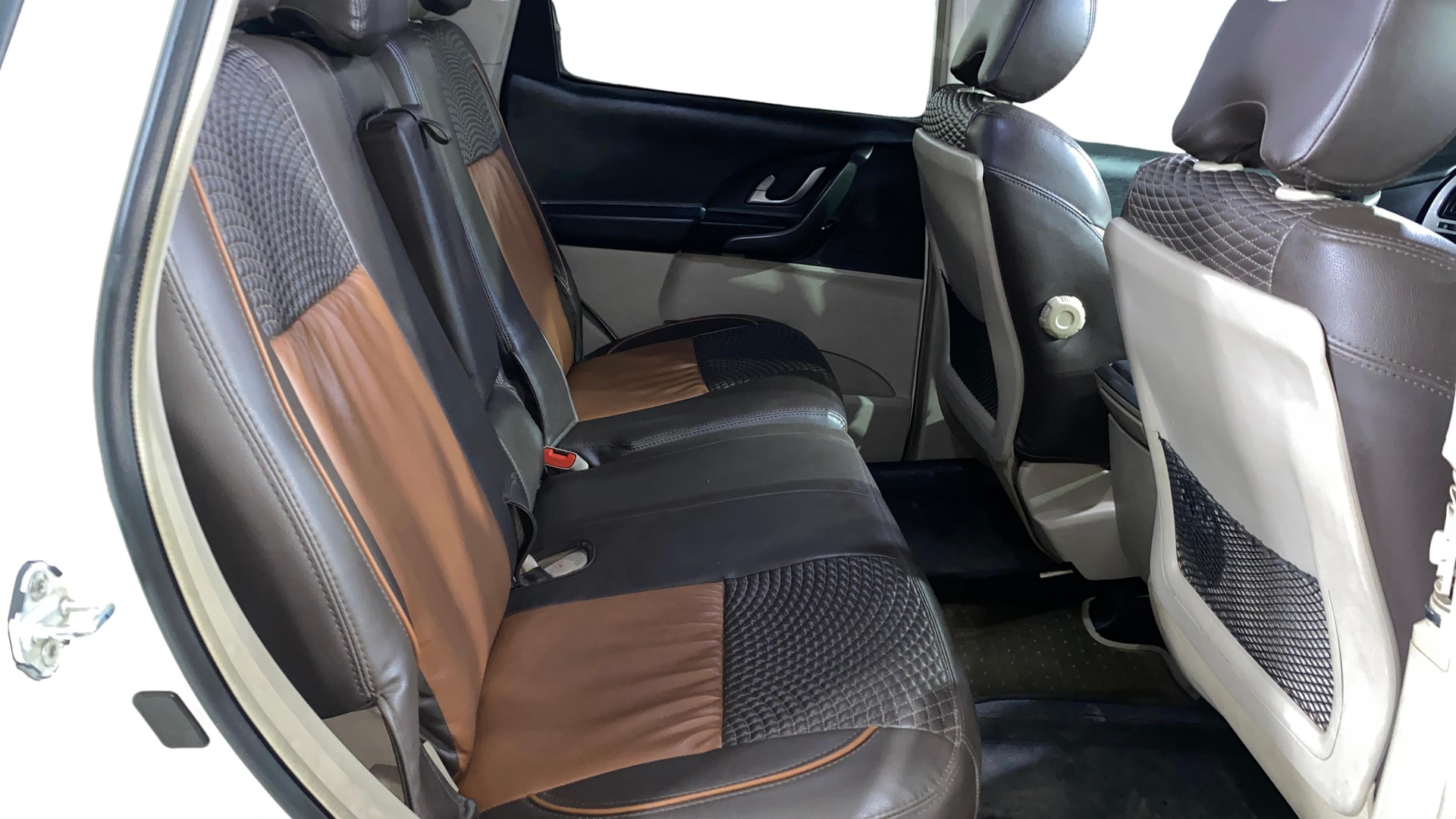 View 2018 Mahindra XUV500 G AT Image 31 Used 2018 Mahindra XUV500 G AT Image 31