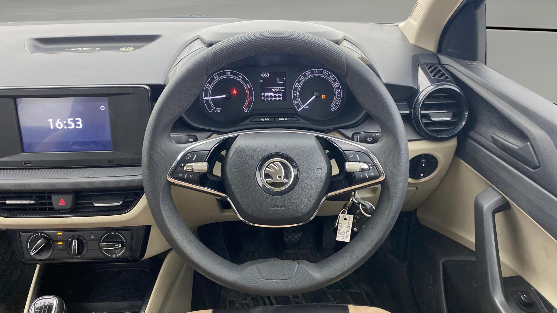 View 2022 Skoda Slavia Active 1.0 TSI MT Image 12 Used 2022 Skoda Slavia Active 1.0 TSI MT Image 12