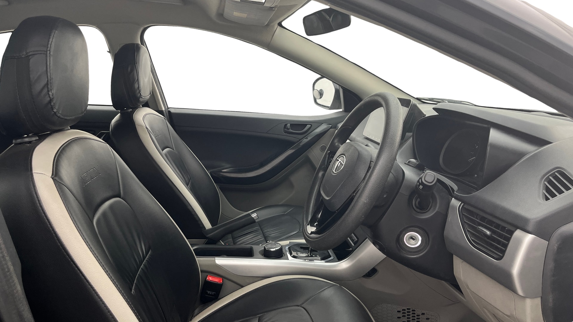 View 2019 Tata Nexon Revotron XMA AMT Image 18 Used 2019 Tata Nexon Revotron XMA AMT Image 18