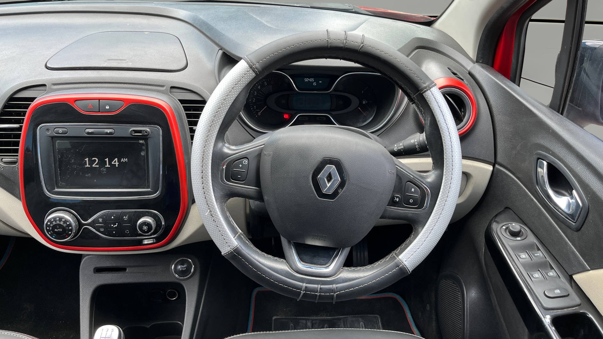 View 2019 Renault Captur Platine Petrol Dual Tone Image 21 Used 2019 Renault Captur Platine Petrol Dual Tone Image 21