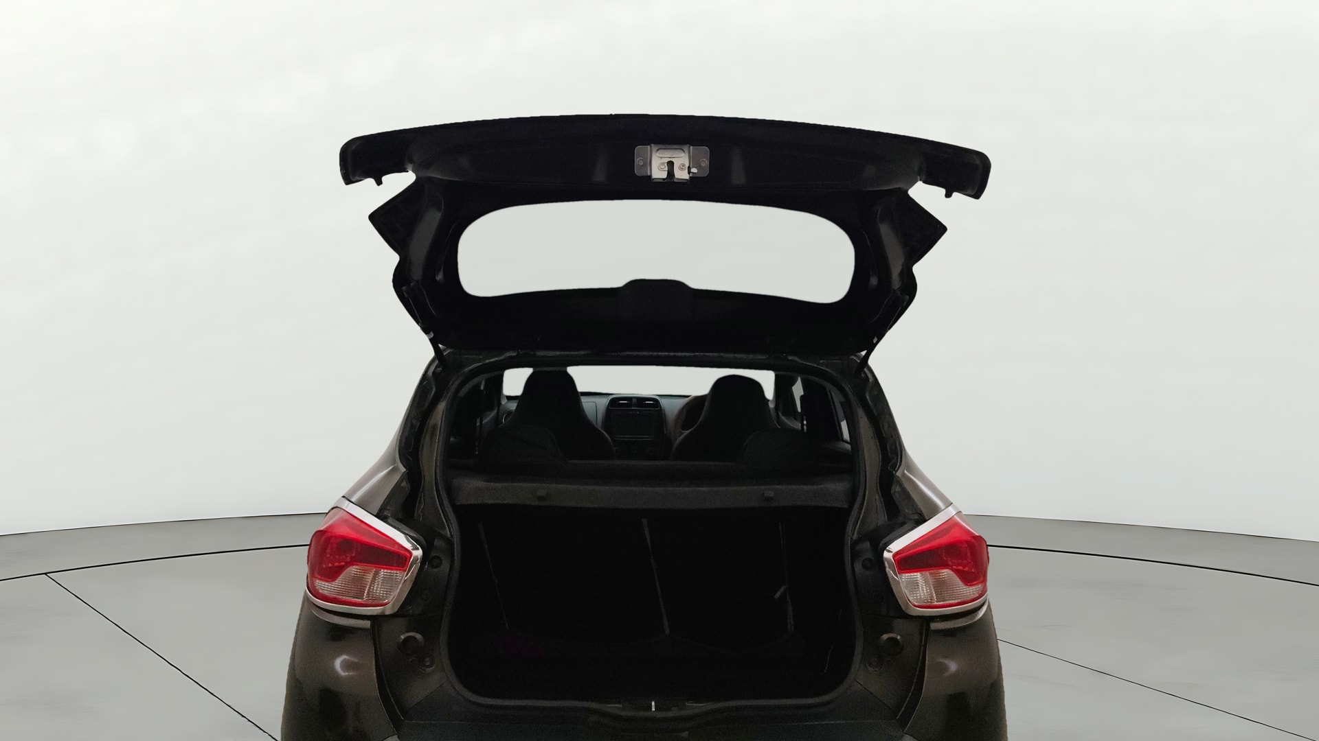 View 2016 Renault Kwid RXT 1.0 Image 16 Used 2016 Renault Kwid RXT 1.0 Image 16