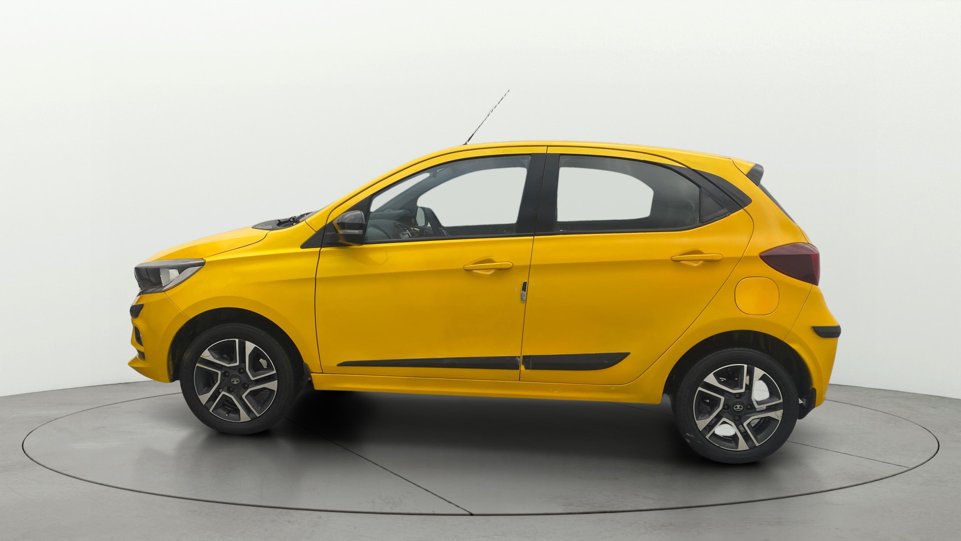 View 2020 Tata Tiago Revotorq XB Image 5 Used 2020 Tata Tiago Revotorq XB Image 5