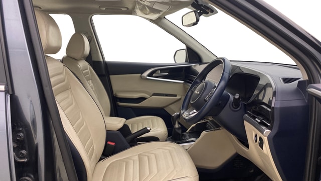 View Kia Carens Image 19 Used Kia Carens Image 19