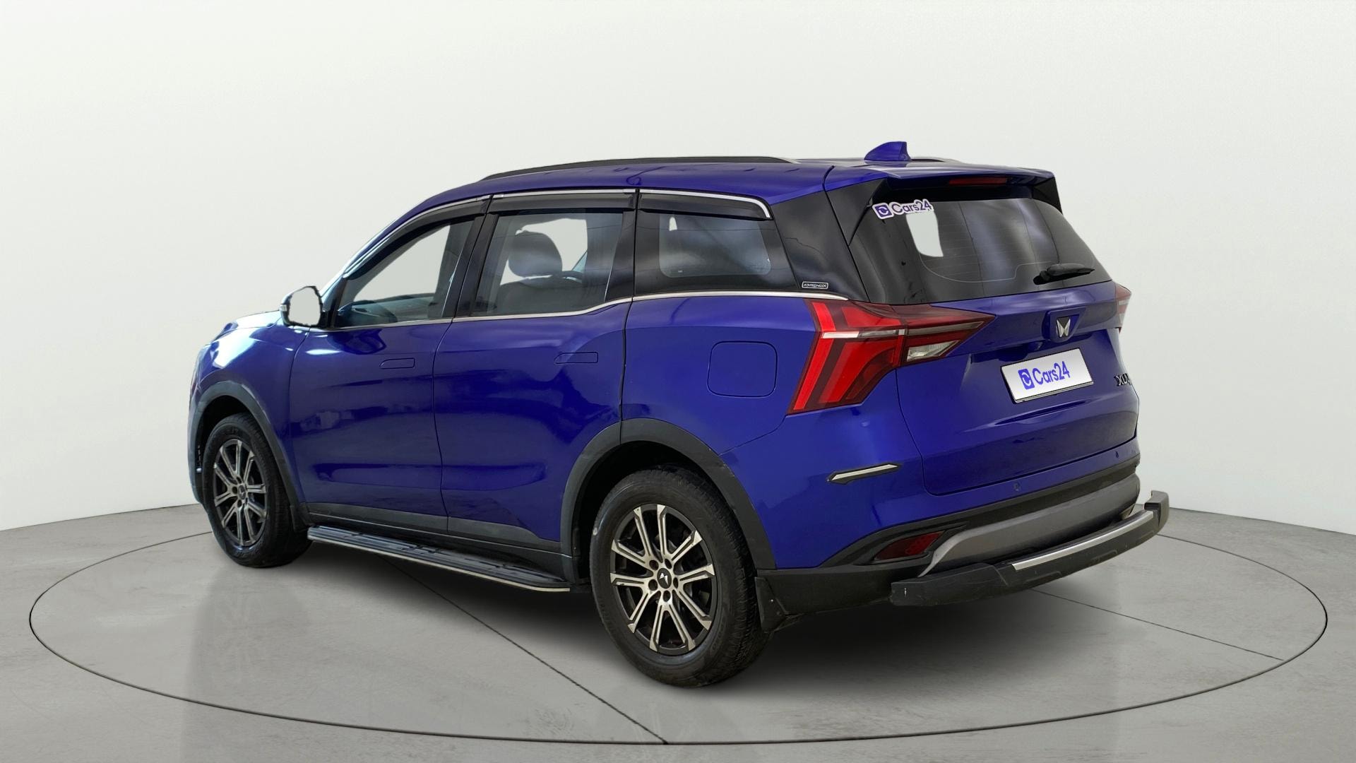 View 2022 Mahindra XUV700 MX Petrol 5 STR Image 2 Used 2022 Mahindra XUV700 MX Petrol 5 STR Image 2