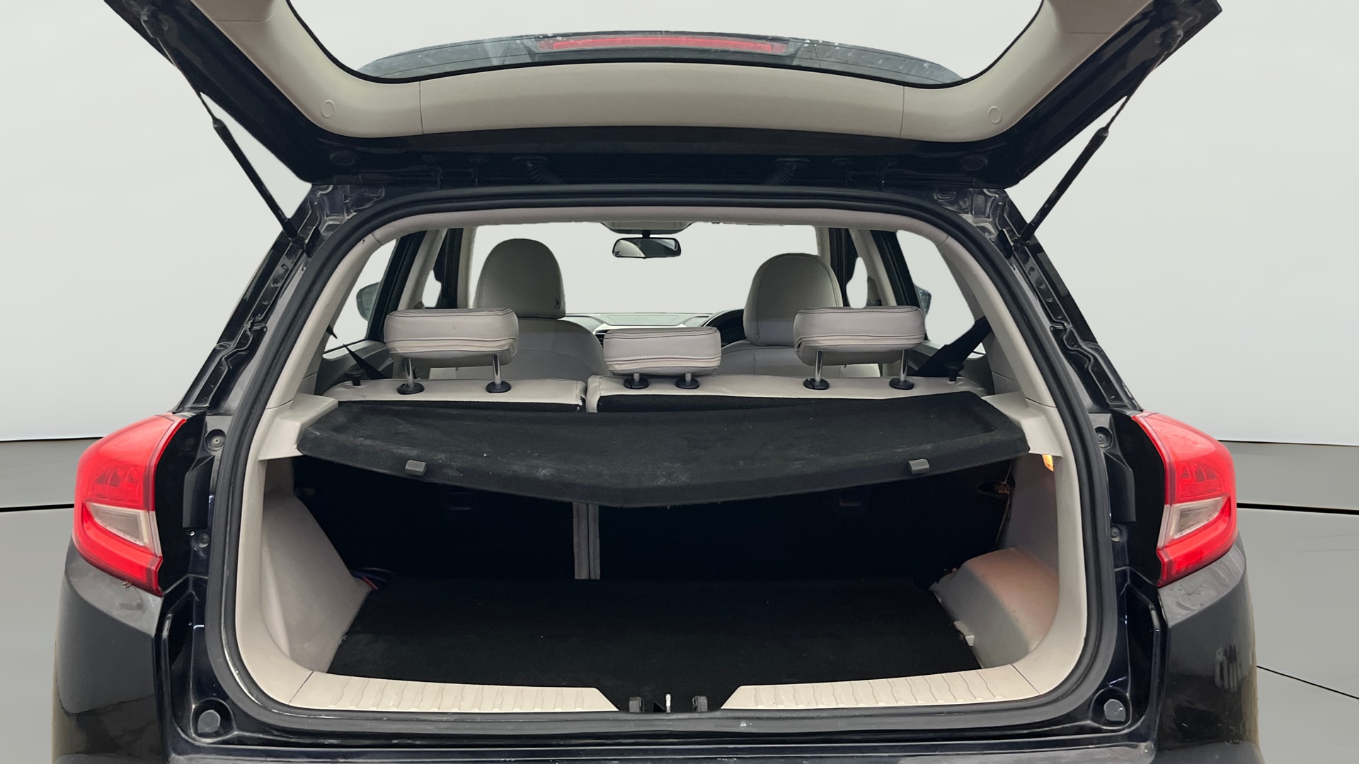 View 2020 Mahindra XUV300 W4 Petrol BS IV Image 39 Used 2020 Mahindra XUV300 W4 Petrol BS IV Image 39