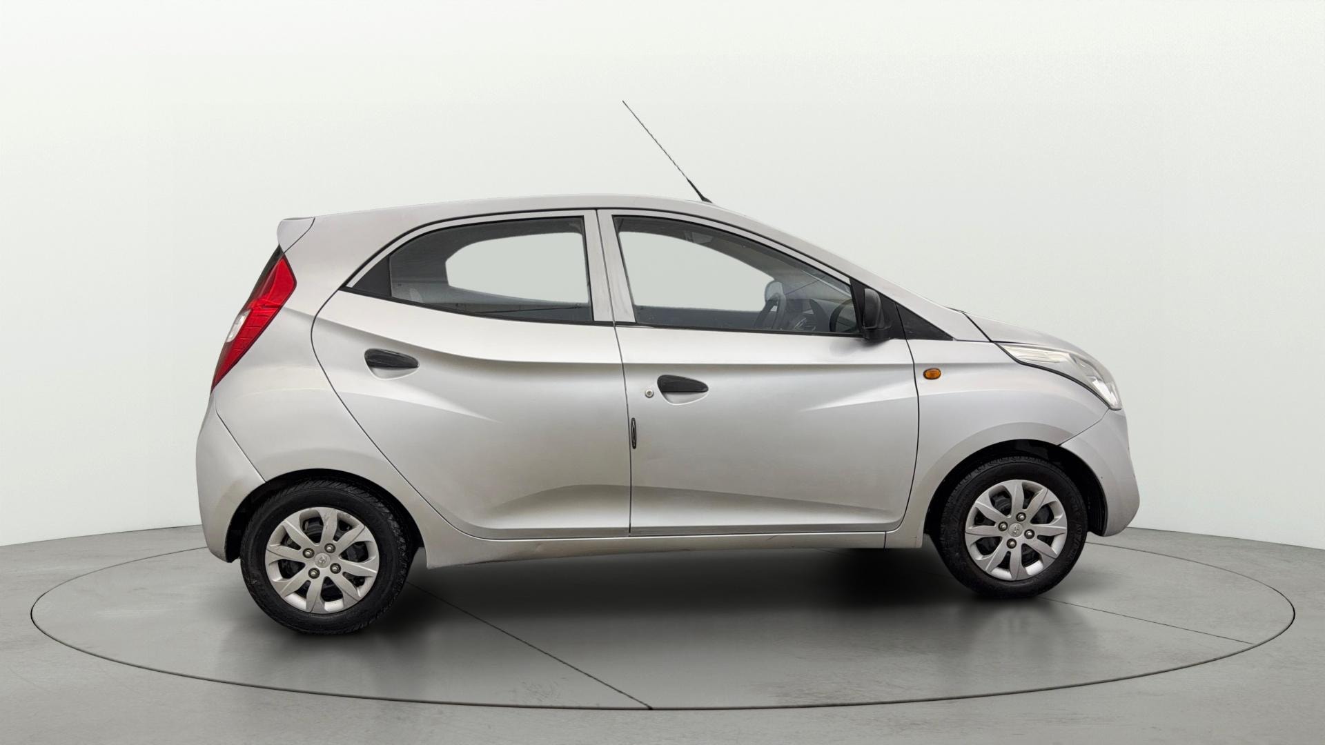View 2015 Hyundai EON Magna Plus Image 8 Used 2015 Hyundai EON Magna Plus Image 8