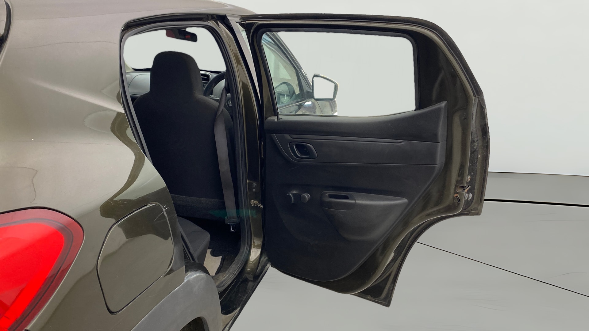 View 2018 Renault Kwid RXL 1.0 BS IV Image 7 Used 2018 Renault Kwid RXL 1.0 BS IV Image 7
