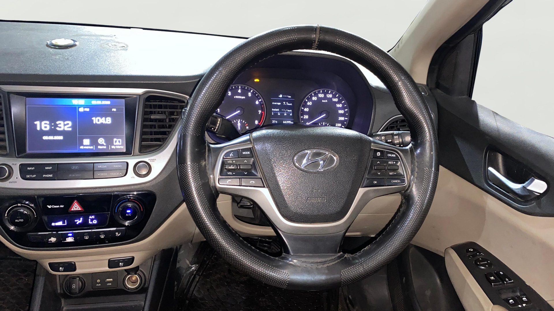View 2018 Hyundai Verna 1.6 VTVT SX (O) Image 13 Used 2018 Hyundai Verna 1.6 VTVT SX (O) Image 13