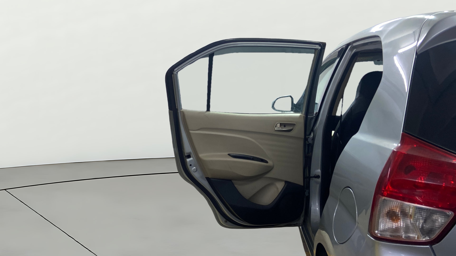 View 2018 Hyundai New Santro D-Lite Petrol Image 15 Used 2018 Hyundai New Santro D-Lite Petrol Image 15
