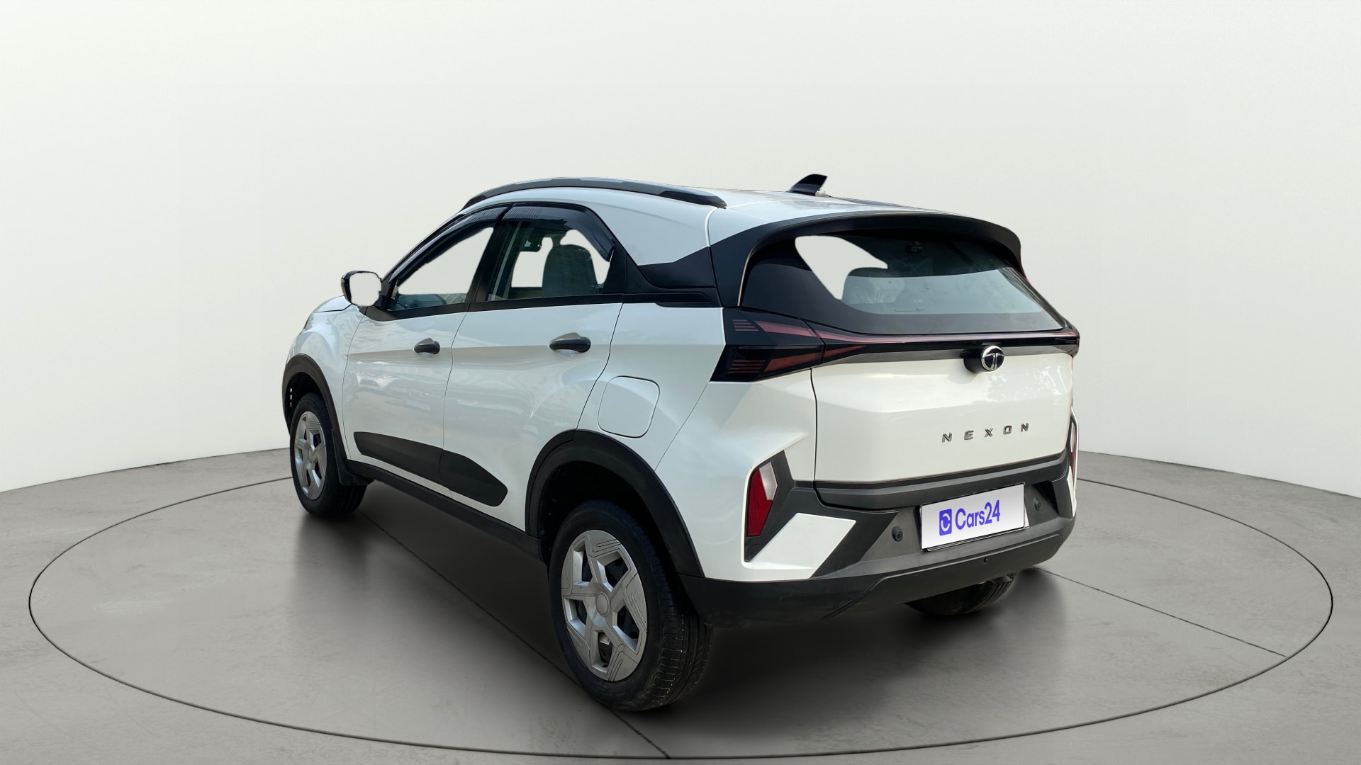 View 2024 Tata Nexon Revotron XE Image 2 Used 2024 Tata Nexon Revotron XE Image 2