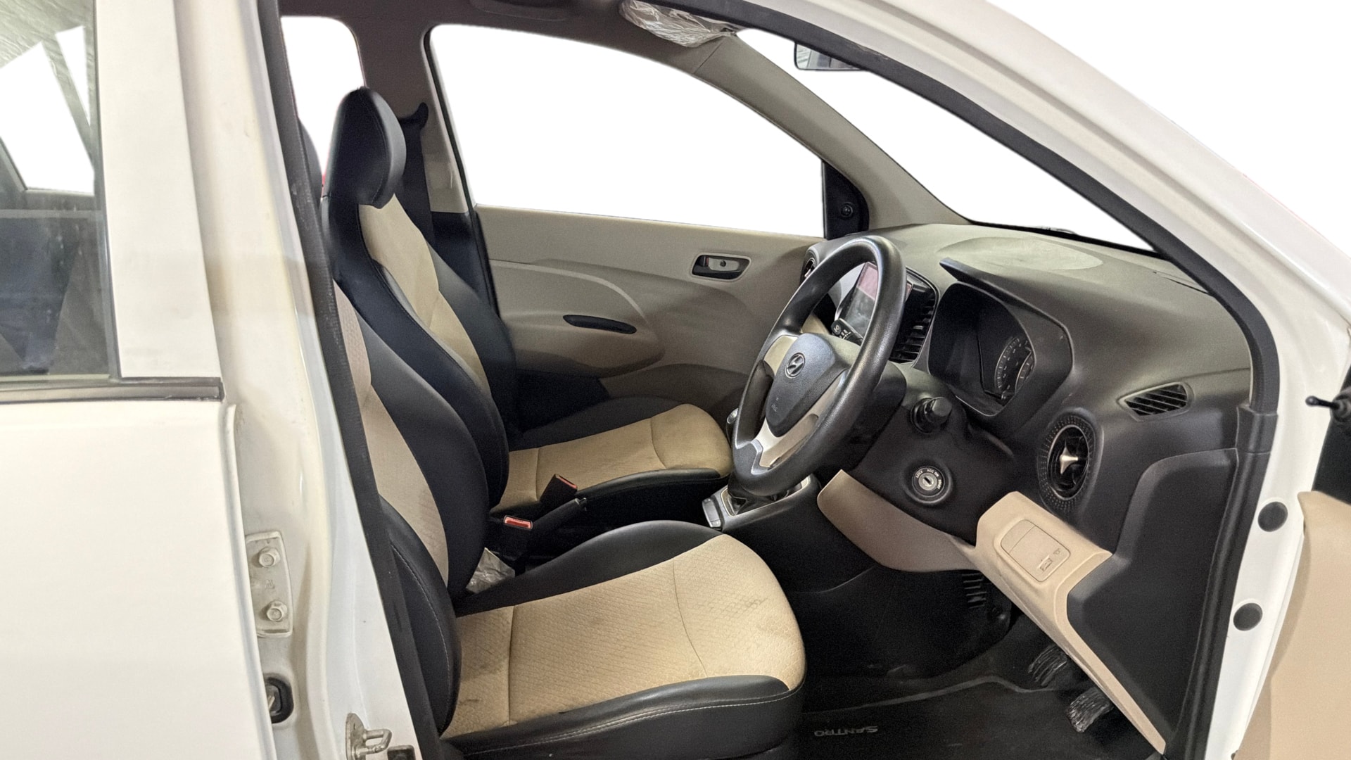 View 2019 Hyundai New Santro D-Lite Petrol Image 26 Used 2019 Hyundai New Santro D-Lite Petrol Image 26