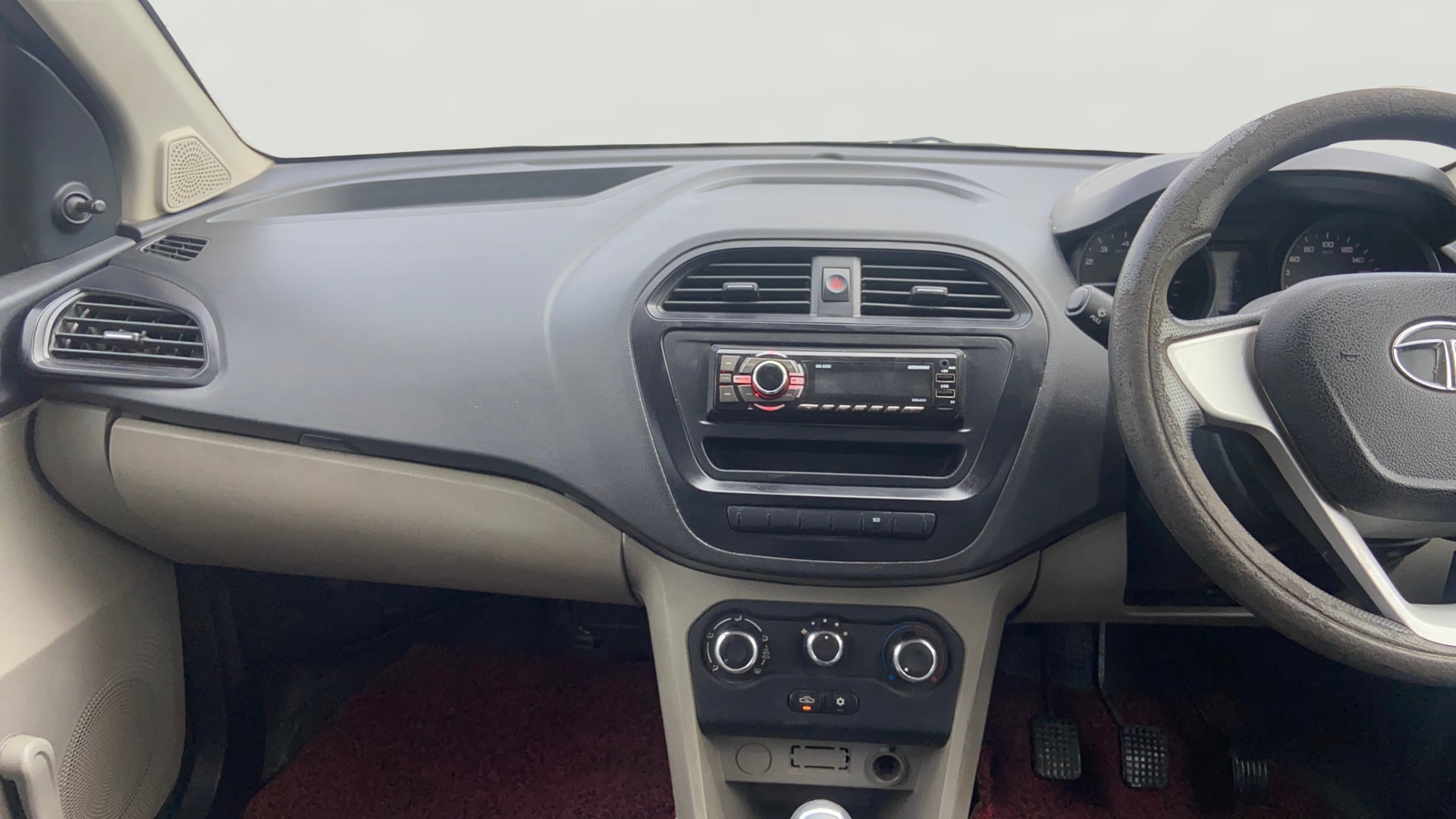 View 2018 Tata Tiago Revotorq XE Image 17 Used 2018 Tata Tiago Revotorq XE Image 17