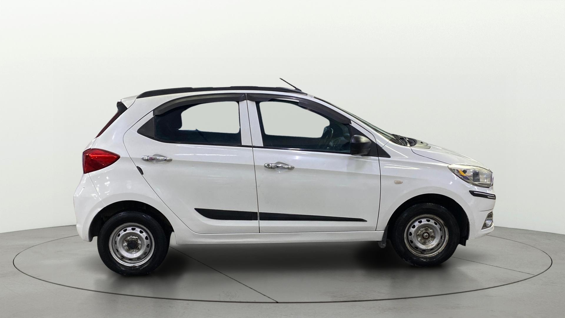 View 2017 Tata Tiago Revotorq XB Image 8 Used 2017 Tata Tiago Revotorq XB Image 8