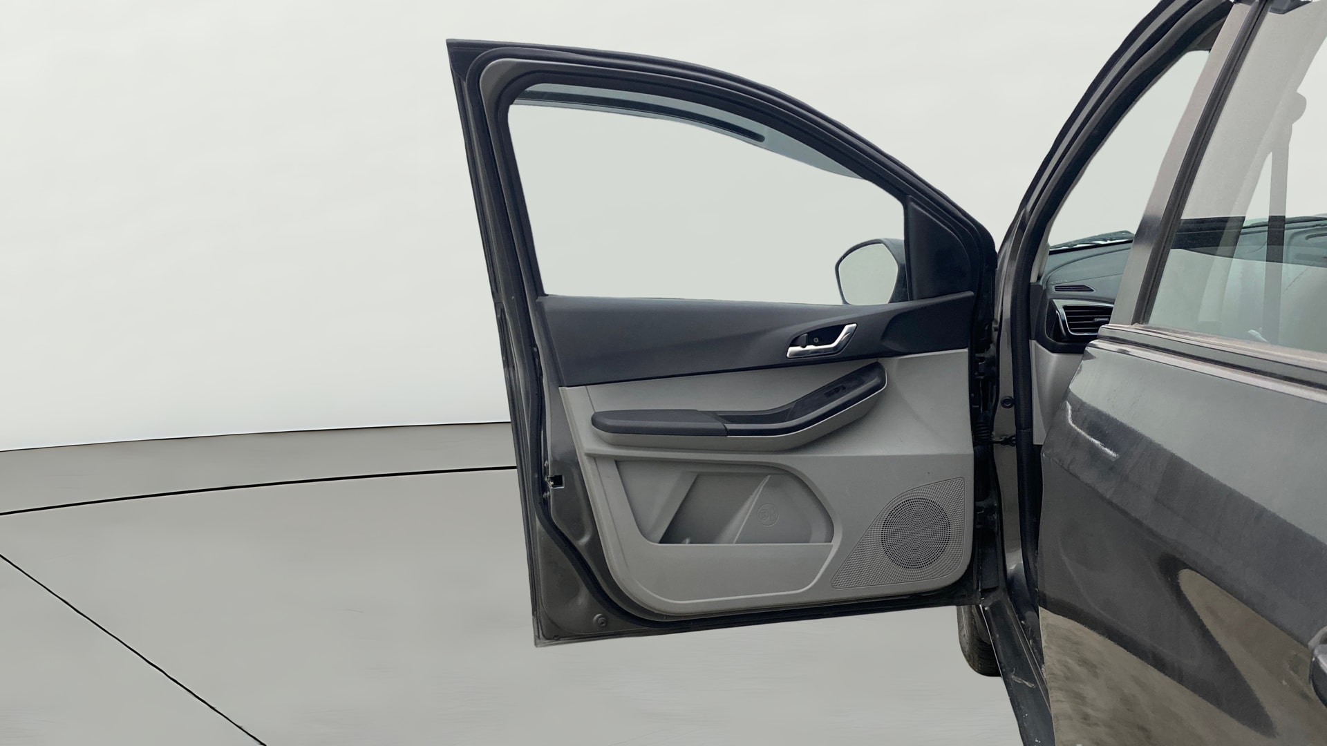 View 2021 Tata Tiago Revotorq XB Image 31 Used 2021 Tata Tiago Revotorq XB Image 31