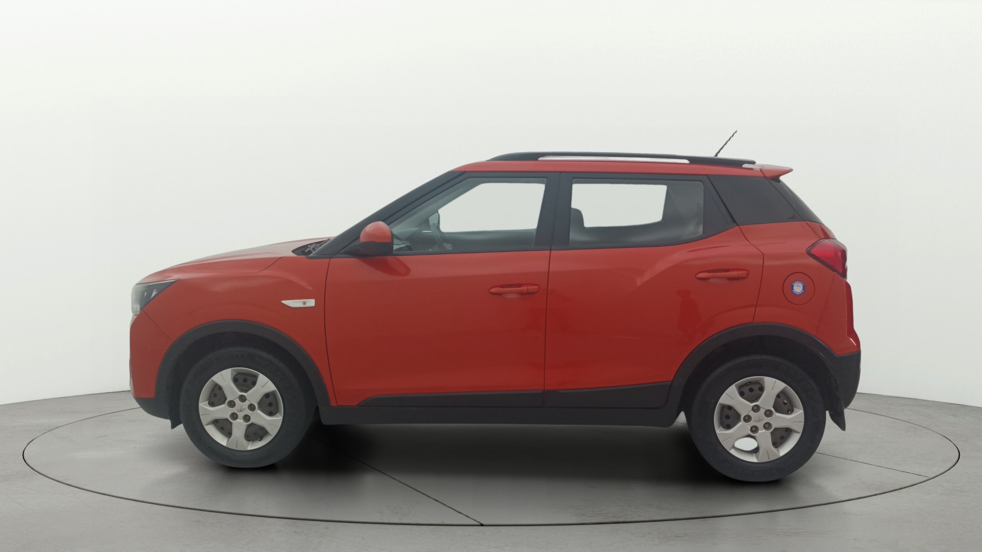View 2019 Mahindra XUV300 W4 Petrol BS IV Image 5 Used 2019 Mahindra XUV300 W4 Petrol BS IV Image 5