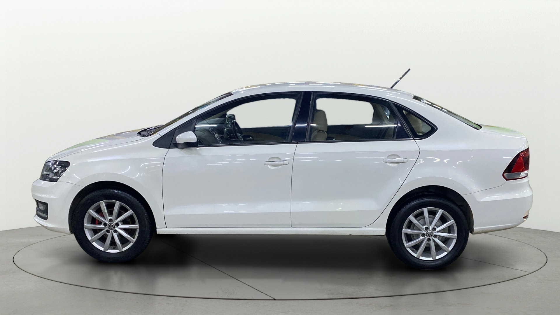 View 2018 Volkswagen Vento DSG Image 5 Used 2018 Volkswagen Vento DSG Image 5