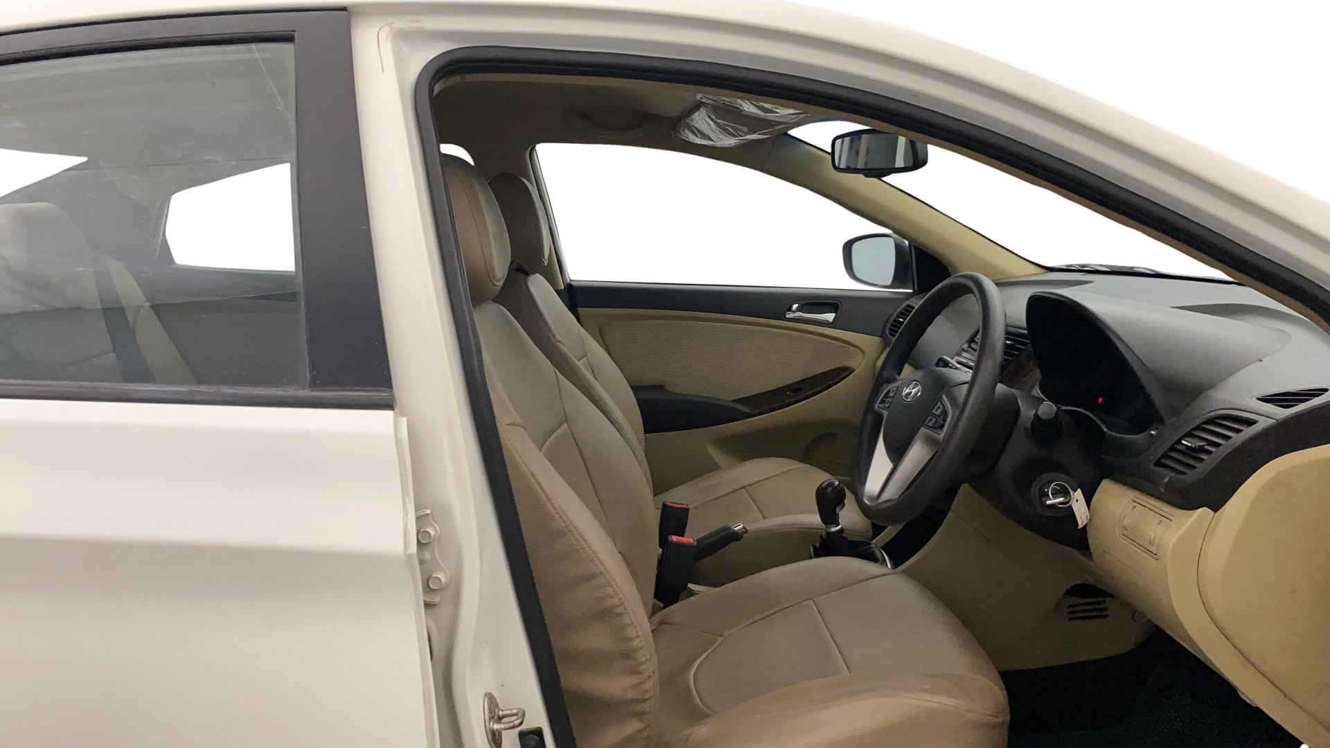 View 2014 Hyundai Fluidic Verna 1.6 VTVT SX Image 17 Used 2014 Hyundai Fluidic Verna 1.6 VTVT SX Image 17